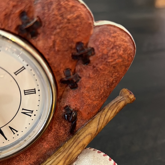 Baseball clock - like new! - Picture 7 of 9